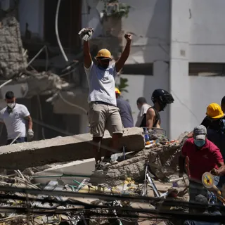 People work at rescue work at a building collapsed by an earthquake of magnitude 7.4 that hit the country on Monday, in Cali (Colombia). EFE