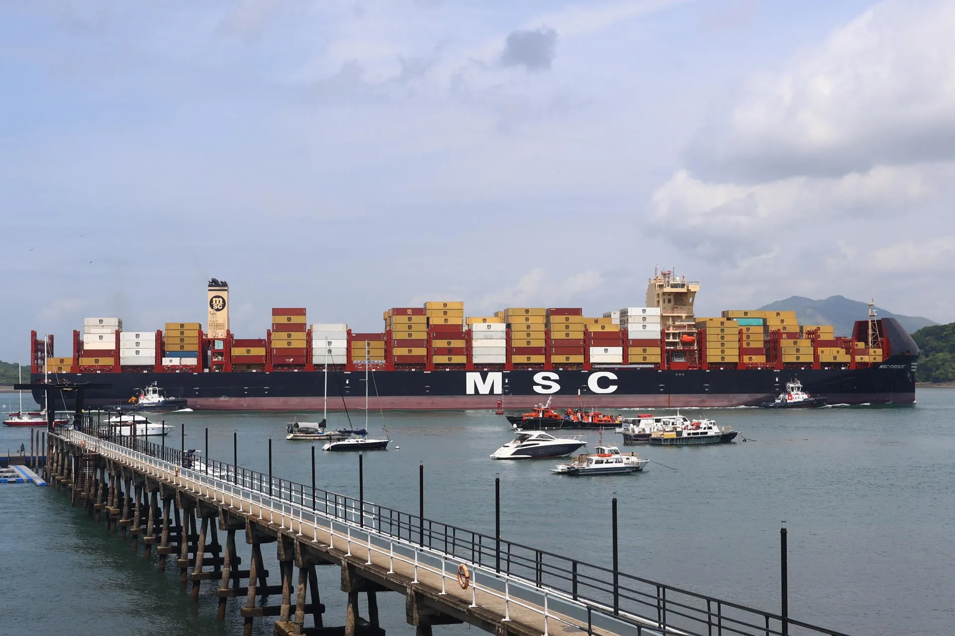 A container carrier passes through the Panama Canal. The highest volume segment of the track was 2,172 crossings between October 2025 and June 2026.